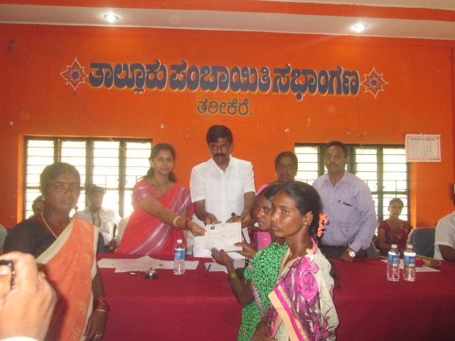 ತರೀಕೆರೆ: ಆಶ್ರಯ ನಿವೇಶನಗಳ ಹಂಚಿಕೆ ಕಾರ್ಯಕ್ರಮ